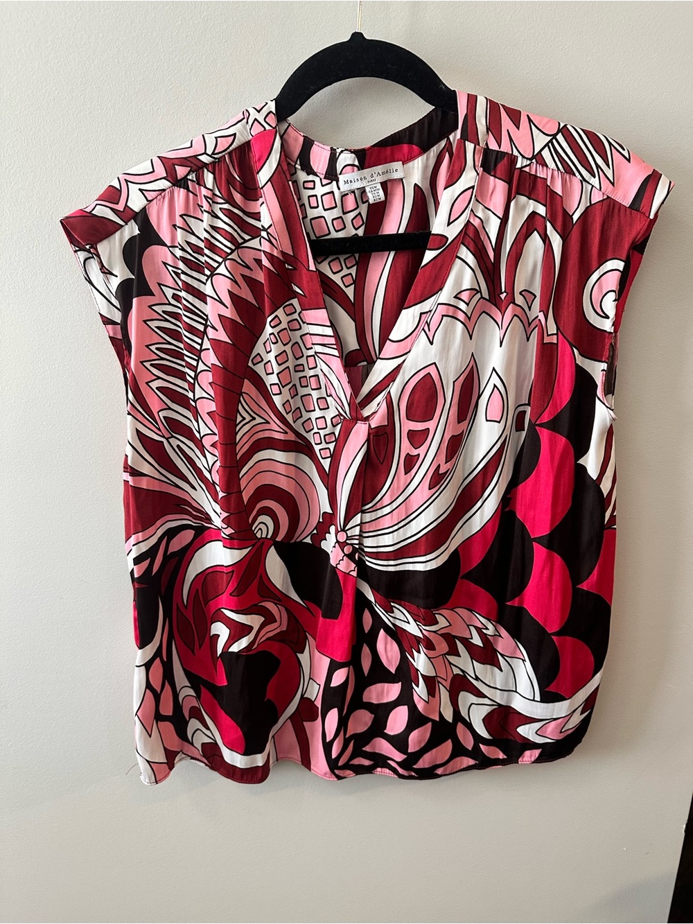 Maison D’Amelie Sleeveless Twist-Front Floral Print Blouse — Pink, Red & White
